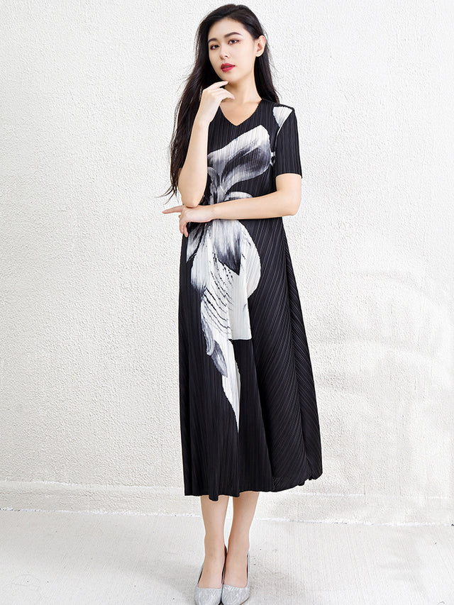 Pleated Floral Relaxed Fit Maxi Dress