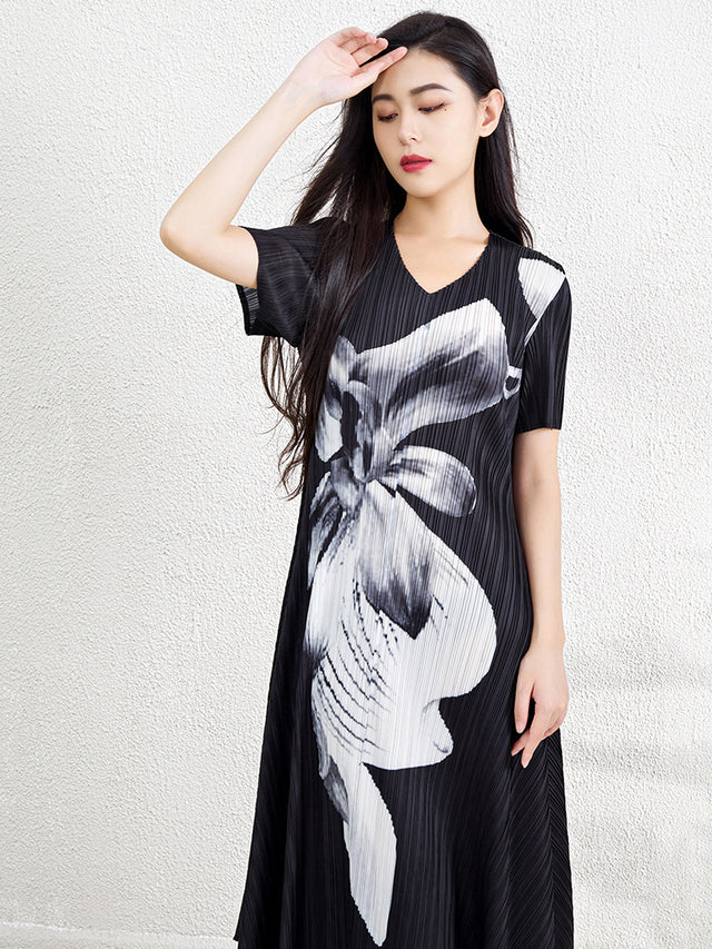 Pleated Floral Relaxed Fit Maxi Dress